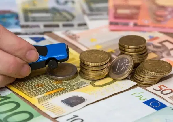 In un anno +15% sull&rsquo;Rc Auto: assicurazioni alle stelle per colpa dell'inflazione. Ecco cosa cambia e per chi