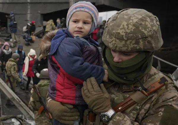 &ldquo;Armi e aiuti all'Ucraina? Ecco come vengono rivenduti&rdquo;: la scoperta dello speaker Donolato dopo il furto. E sulla polizia...