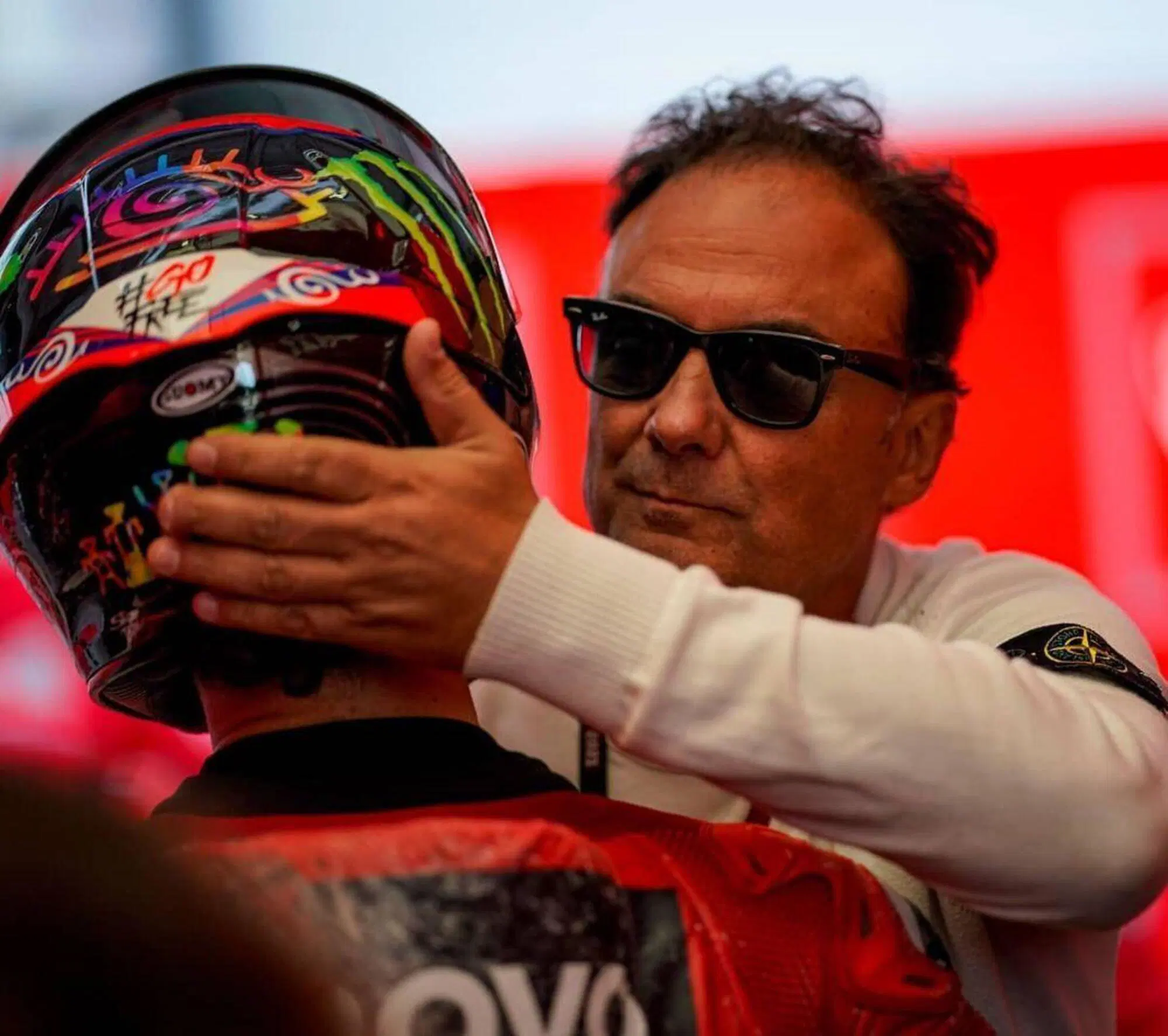 Pietro Bagnaia abbraccia Pecco Bagnaia