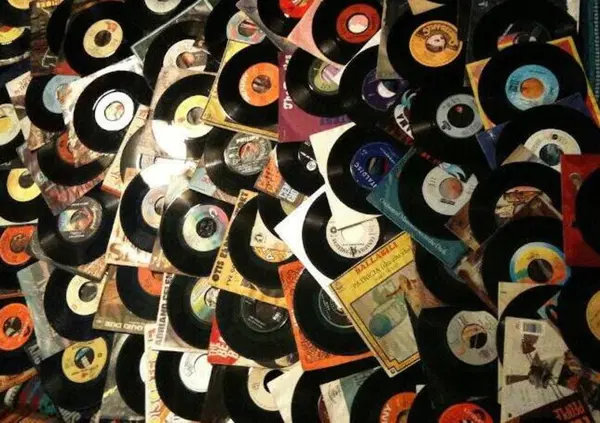 A Milano finisce una storia: l'ultimo giorno di Buscemi Dischi