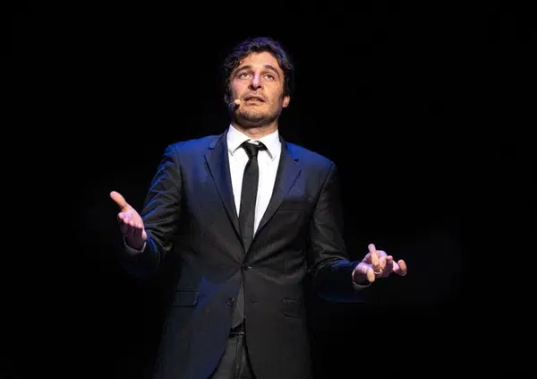 Lino Guanciale, tra Europeana e la politica: Elly Schlein? "Lavora bene". Giorgia Meloni? "Perch&eacute; tentenna sulla Costituzione antifascista?"