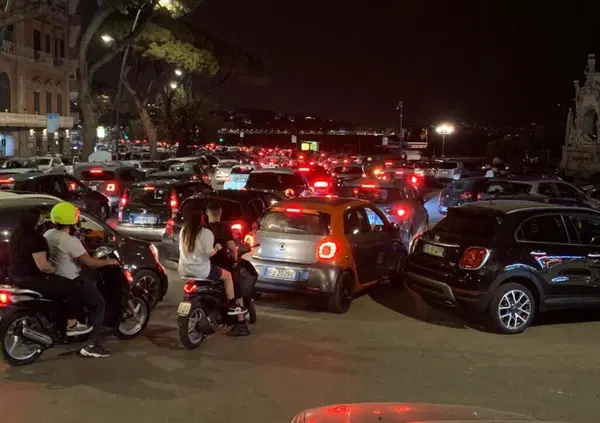 Cosa c'entra il caos auto e scooter a Napoli con l'omicidio di un 18enne? Pi&ugrave; di quel che immaginate...