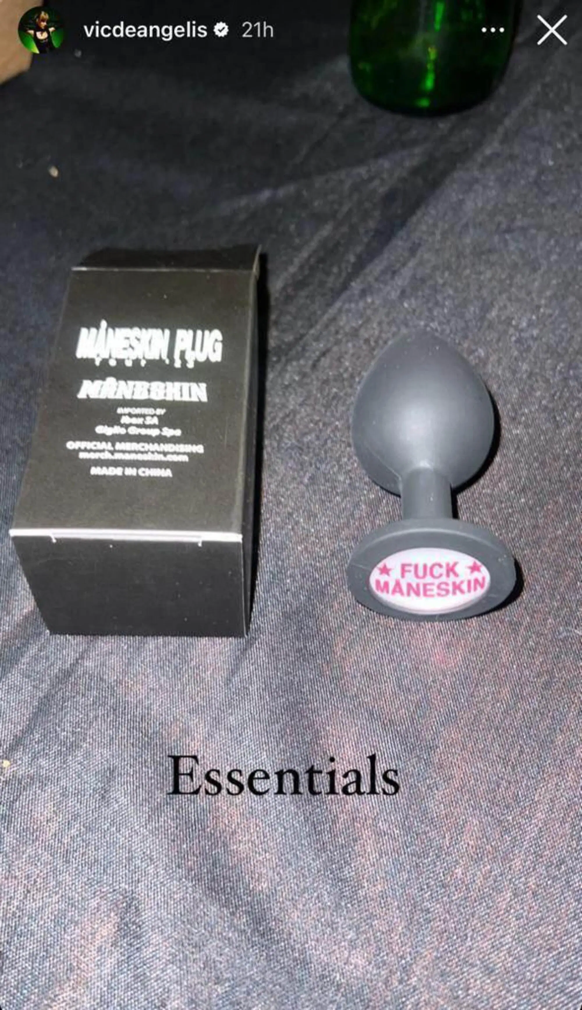 plug anale di Vic, via IG 