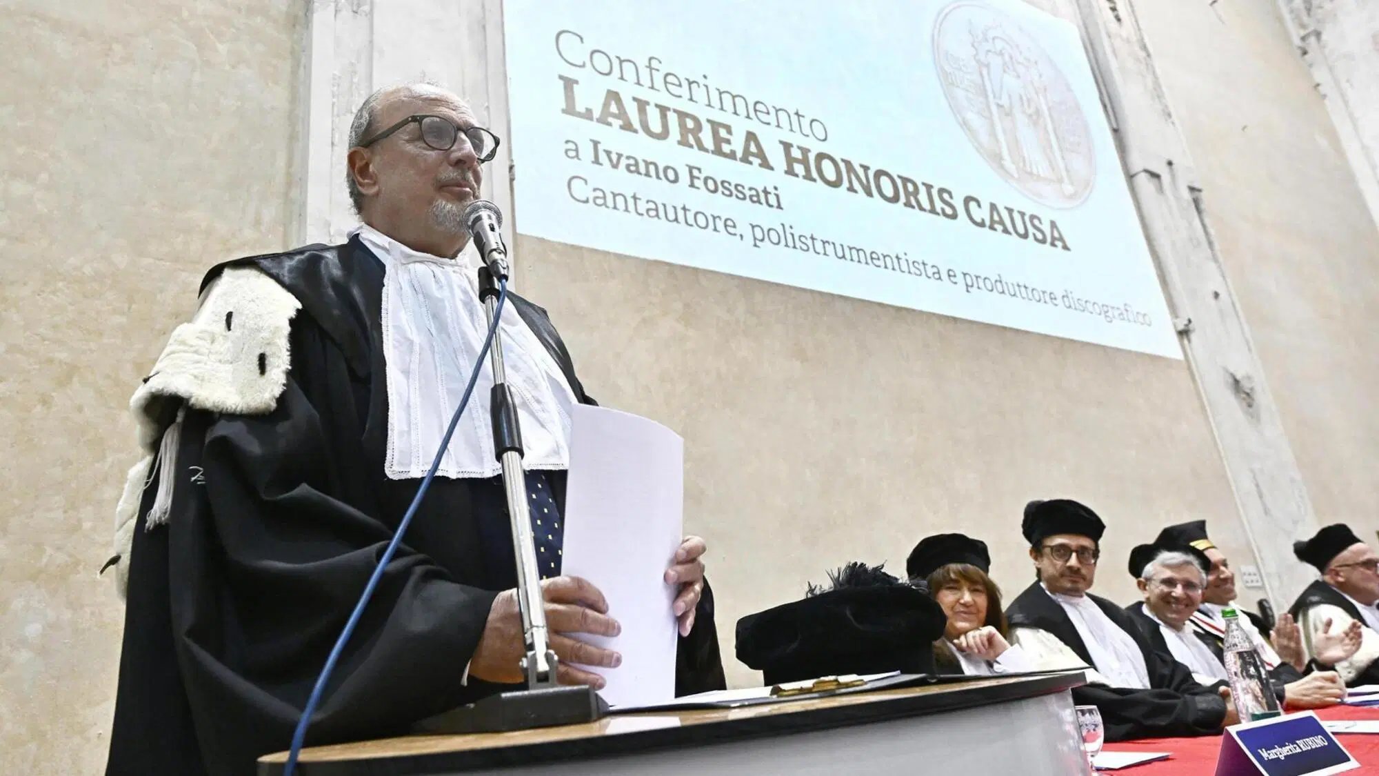 Ivano Fossati durante la lectio magistralis all'universit&agrave; di Genova