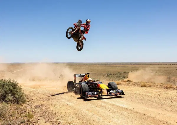 [VIDEO] Red Bull ritrova Ricciardo tra le strade della sua Australia: l'incredibile video a bordo della Red Bull RB7
