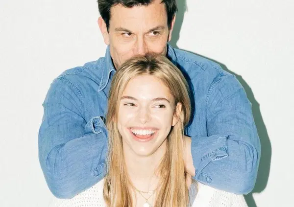 Toto Wolff intervistato dalla figlia Rosa: dalle frecciatine sul clima al disinteresse per i motori. L'intervista che solo una figlia pu&ograve; fare al padre