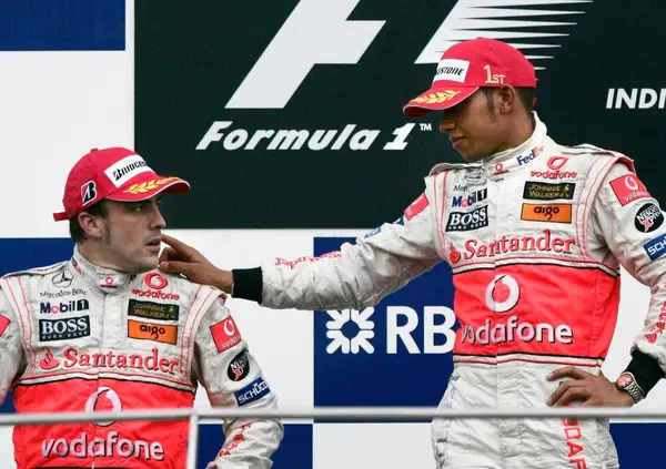Alonso e Hamilton finalmente vicini per una seconda fila spettacolare a Melbourne: "Come al via nel 2007"