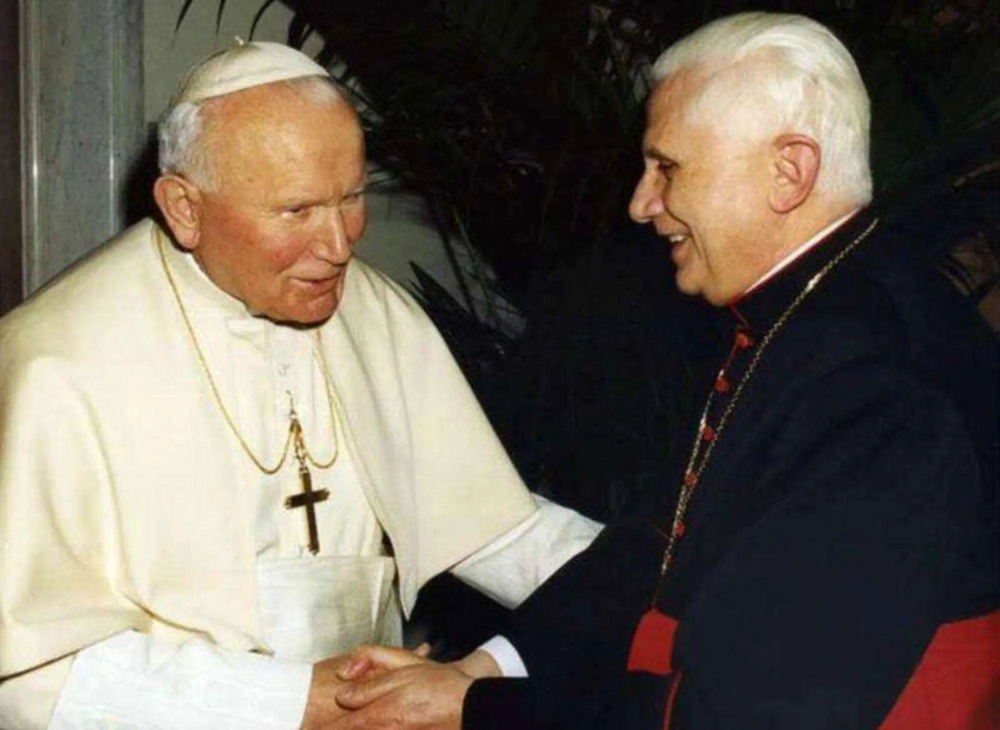 Papa Giovanni Paolo II con l'allora cardinale Joseph Ratzinger