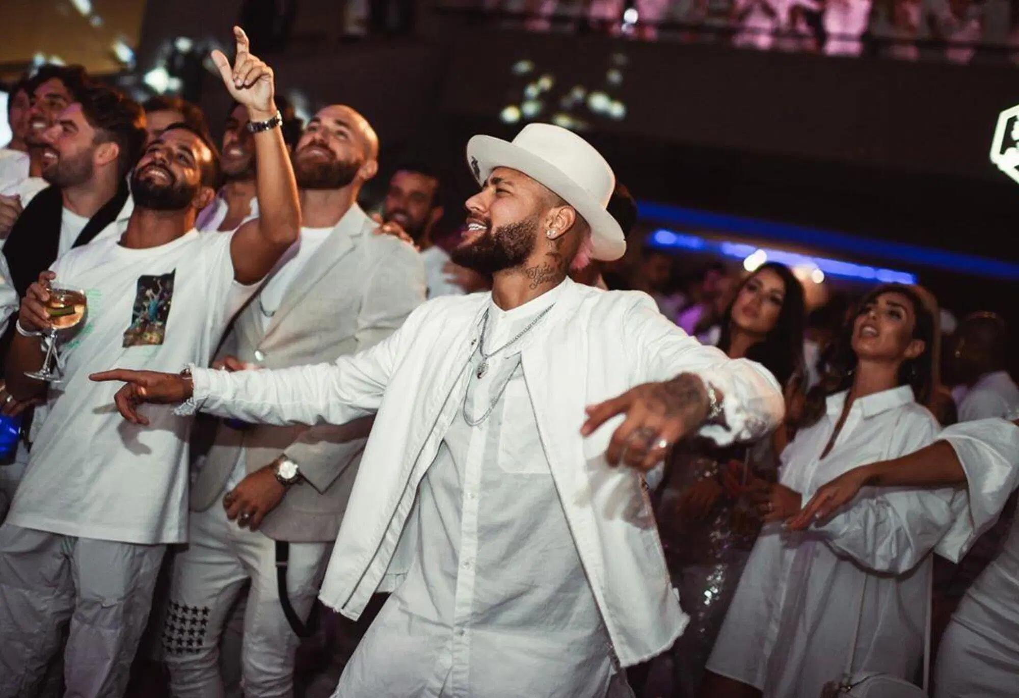 Neymar organizz&ograve; una festa con centinaia di invitati sotto periodo di Covid, quando gi&agrave; si contavano 190mila vittime