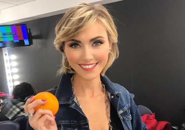 Il tatuaggio pi&ugrave; ipnotico della tv? Ce l&rsquo;ha Sabrina Scampini. Ecco chi &egrave; e dov&rsquo;&egrave; (e com&rsquo;&egrave;) il suo seducente tattoo