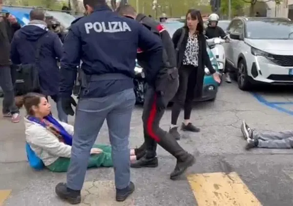 Ultima Generazione blocca ancora il traffico e gli automobilisti insorgono. Ecco cos'&egrave; successo [VIDEO]