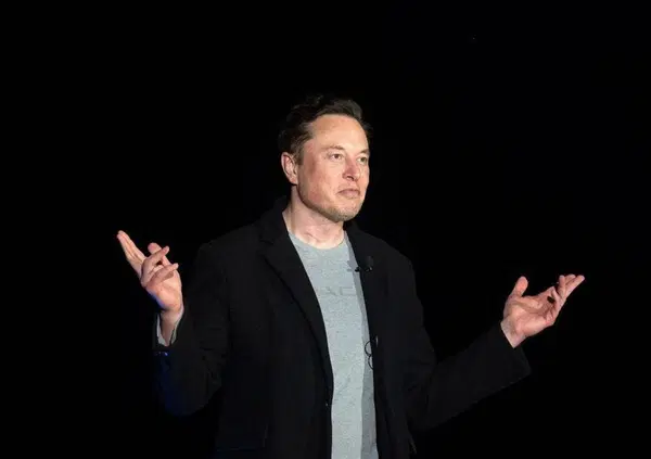 Le auto di Elon Musk ci spiano? L&rsquo;inchiesta e la denuncia contro Tesla parlano chiaro
