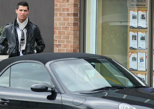 Ronaldo e Georgina Rodriguez in crisi? E quell'auto svenduta per un numero di telefono...