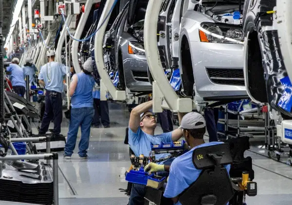 L'auto elettrica? Sar&agrave; un&rsquo;ecatombe per i costruttori. Parola dell'Economist