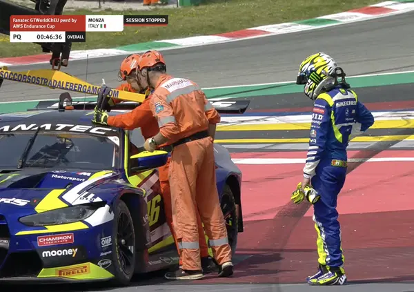 Valentino Rossi, testacoda alla Parabolica di Monza per il primo weekend del GTWCE [VIDEO]