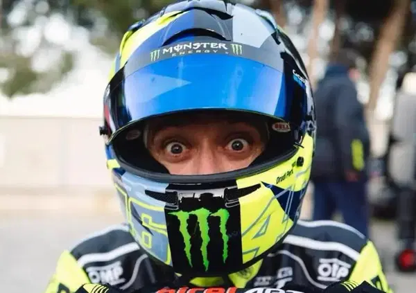 [VIDEO] Ora Valentino Rossi andr&agrave; pi&ugrave; forte! La genialata (goliardica) di BMW per farlo sentire a casa...