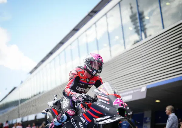 Le folli qualifiche di Jerez: Aleix Espargar&ograve; in pole, Dani Pedrosa in 2&deg; fila e i turni visti dal box della Gresini Racing