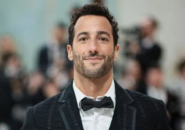 [VIDEO] Daniel Ricciardo conquista Anne Hathaway al Met Gala: "Sono una grande fan"