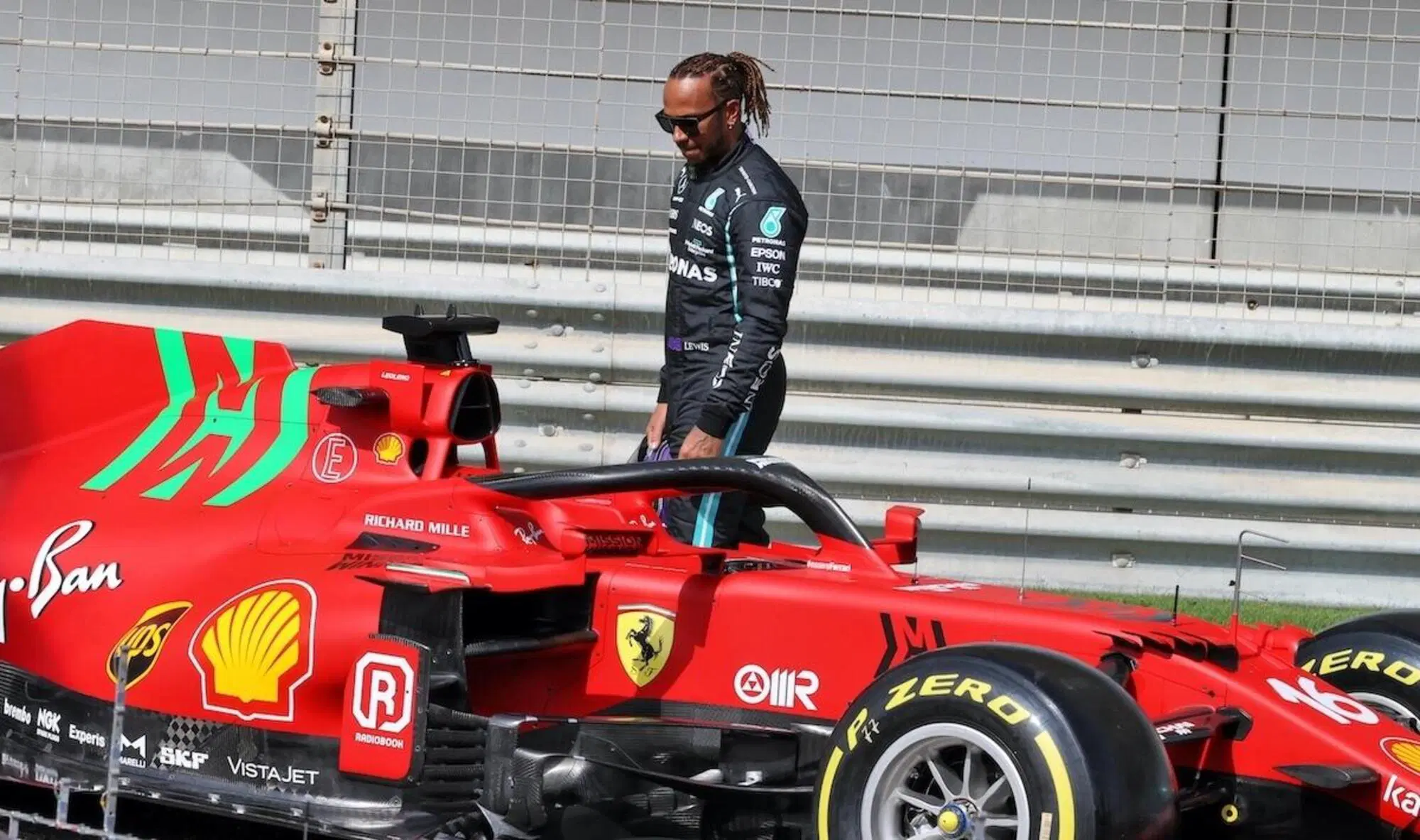 Lewis Hamilton non nasconde di aver "guardato" alla Ferrari