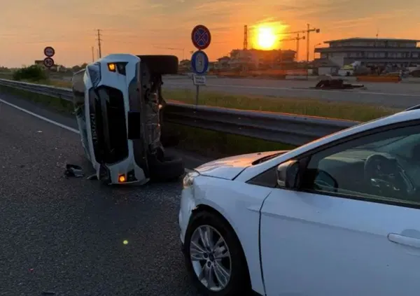 Quindicenne rom fugge dalla polizia in auto. Ecco com'&egrave; finita la folle corsa
