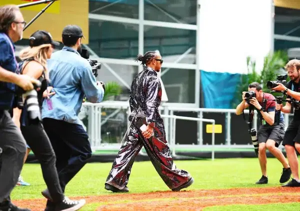 Casey Stoner contro Lewis Hamilton a Miami: "Sei semplicemente ridicolo". Ecco cos'&egrave; successo