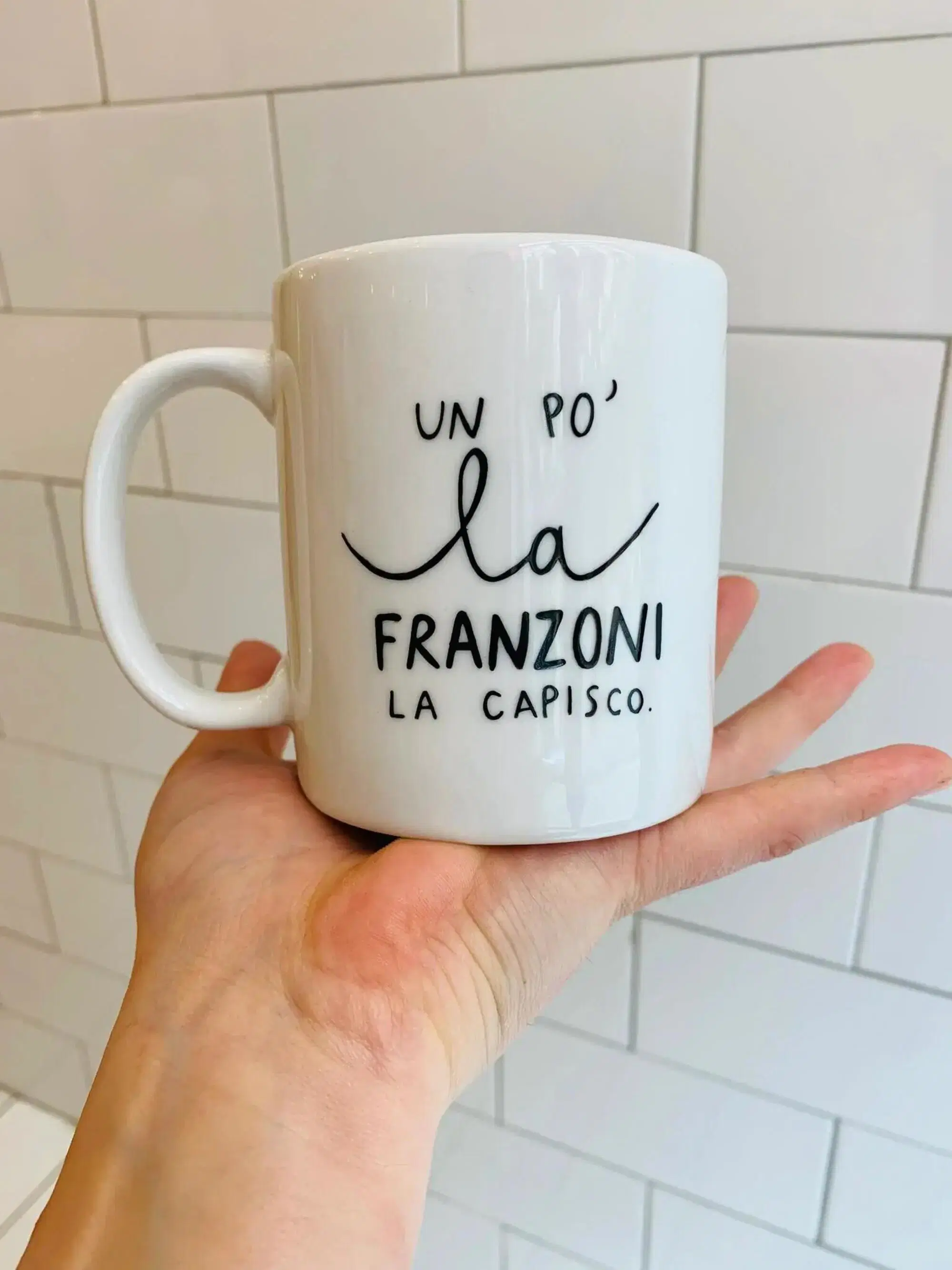 Le tazze "Un po' la Franzoni la capisco" nell'occhio del ciclone delle critiche 