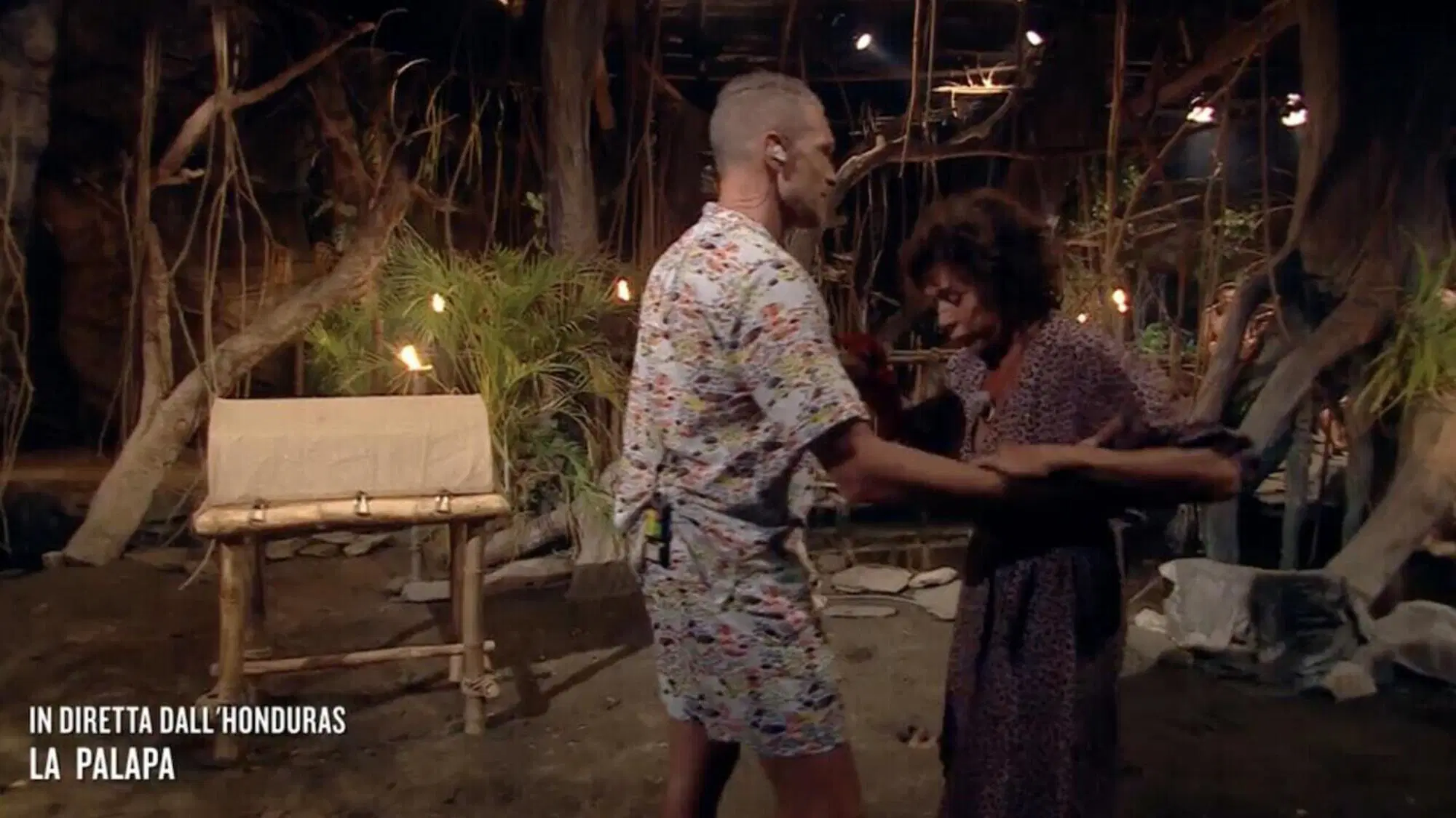 Corinne Clery &egrave; svenuta in diretta all'Isola dei famosi