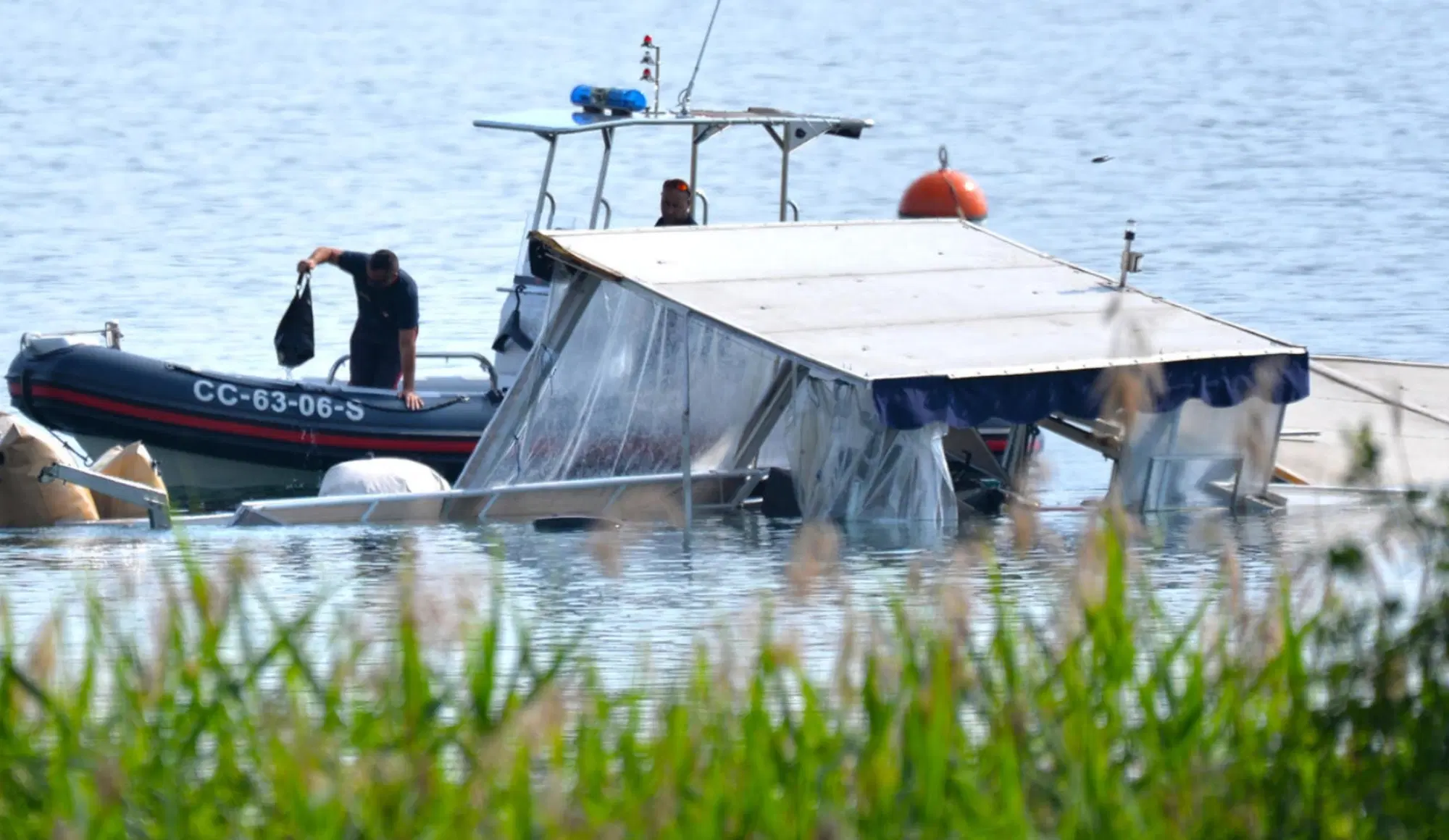 L'imbarcazione recuperata dopo il nubifragio