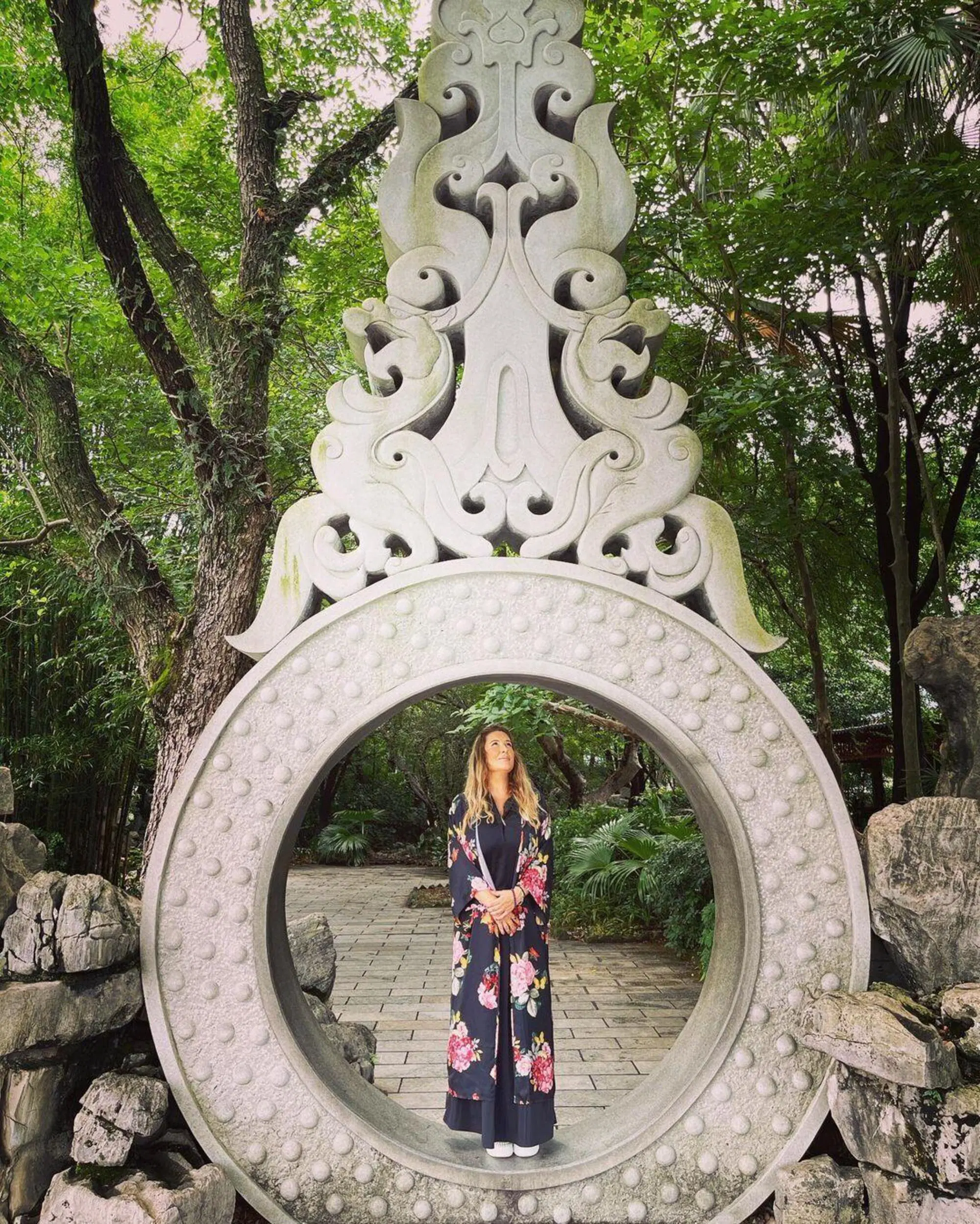 Selvaggia Lucarelli in Cina scrive su Instagram: "&Egrave; vacanza quando puoi girare in vestaglia"