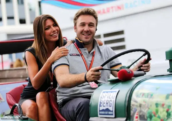 [VIDEO] Valsecchi e Bobbi show in diretta: scherzano sul "pacchetto di aggiornamenti" di due ragazze mentre la Masolin...