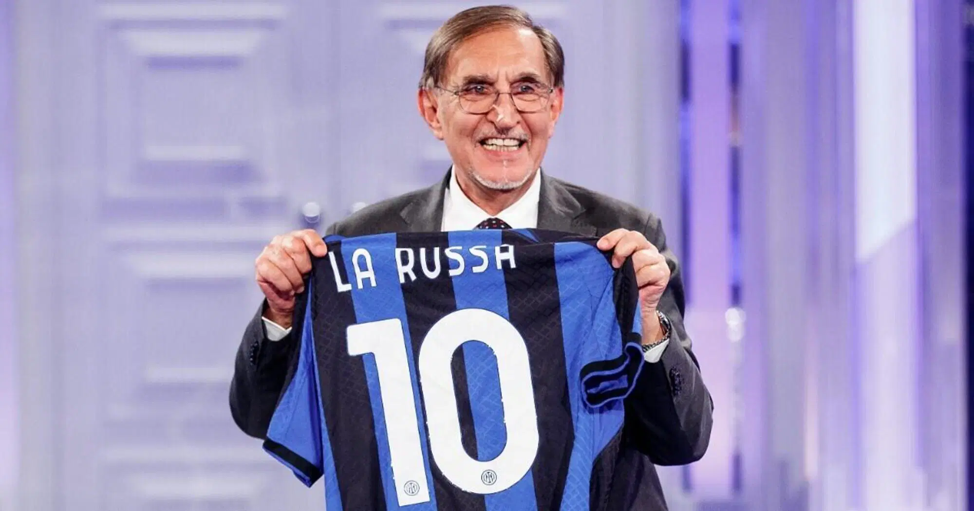 Ignazio La Russa con la maglia dell'Inter