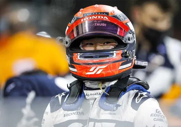 La foto dell'anno &egrave; quella tra Yuki Tsunoda e un giocatore dell'NBA