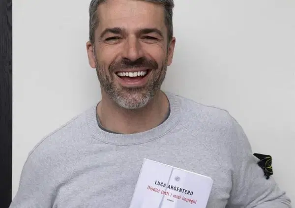 Di Luca Argentero non si butta via niente, ma il suo romanzo d&rsquo;esordio &egrave; quasi peggio delle zanzare