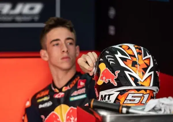 [VIDEO] Giallo in Moto2: Pedro Acosta cambia il casco dopo la vittoria. C&rsquo;&egrave; un ricorso, ma&hellip;