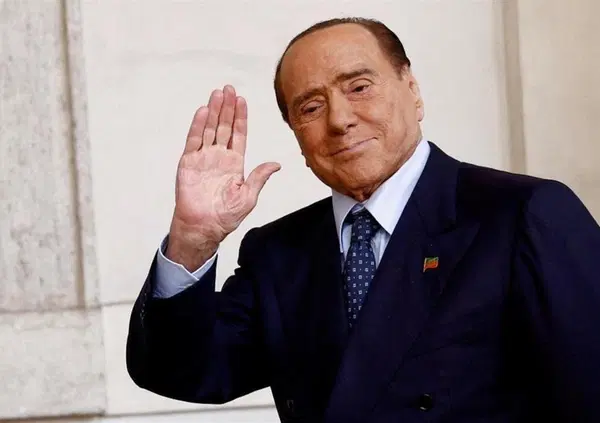 La vera storia dell&rsquo;ultima foto di Berlusconi (e di chi voleva venderla e guadagnarci). E c'entra sempre Fabrizio Corona
