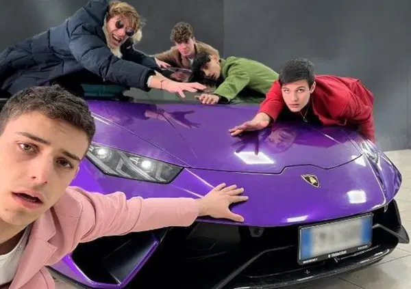 Si pu&ograve; noleggiare una Lamborghini a vent'anni? C'&egrave; chi dice no agli youtuber