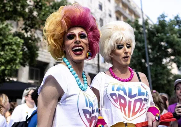 Sono stata al Gay Pride di Milano e non ci ho capito un ca**o, tra neonati, musulmane, copricapezzoli e incoerenza. O forse sono loro a non aver capito? [VIDEO]