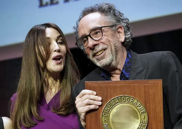 Caro Tim Burton, per amare Monica Bellucci non c'&egrave; bisogno di farla recitare