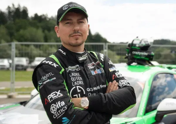 Jorge Lorenzo: &ldquo;Un'auto da corsa possono guidarla tutti e non hai paura di andare in gara. In moto? &egrave; diverso&rdquo;