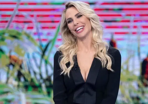 Attenzione, Fabrizio Corona lancia un nuovo giornale di gossip e spara la prima bomba: "Ilary Blasi sta per aprire OnlyFans&hellip;"