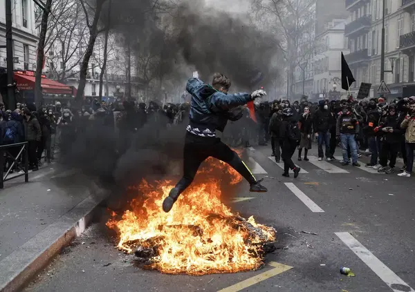 La Francia delle rivolte e della violenza &egrave; una nuova America nel cuore dell'Europa?