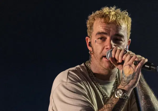 Salmo risponde a Luch&eacute; ed &egrave; KO tecnico. Almeno ci siamo presi una pausa dai tormentoni estivi