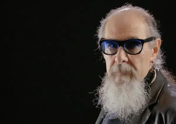 In alto i calici per Roberto D'Agostino, molto pi&ugrave; che re del gossip