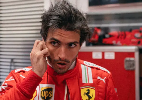La stampa spagnola ancora contro la Ferrari in difesa di Sainz: "Gli hanno fatto perdere quattro posizioni"