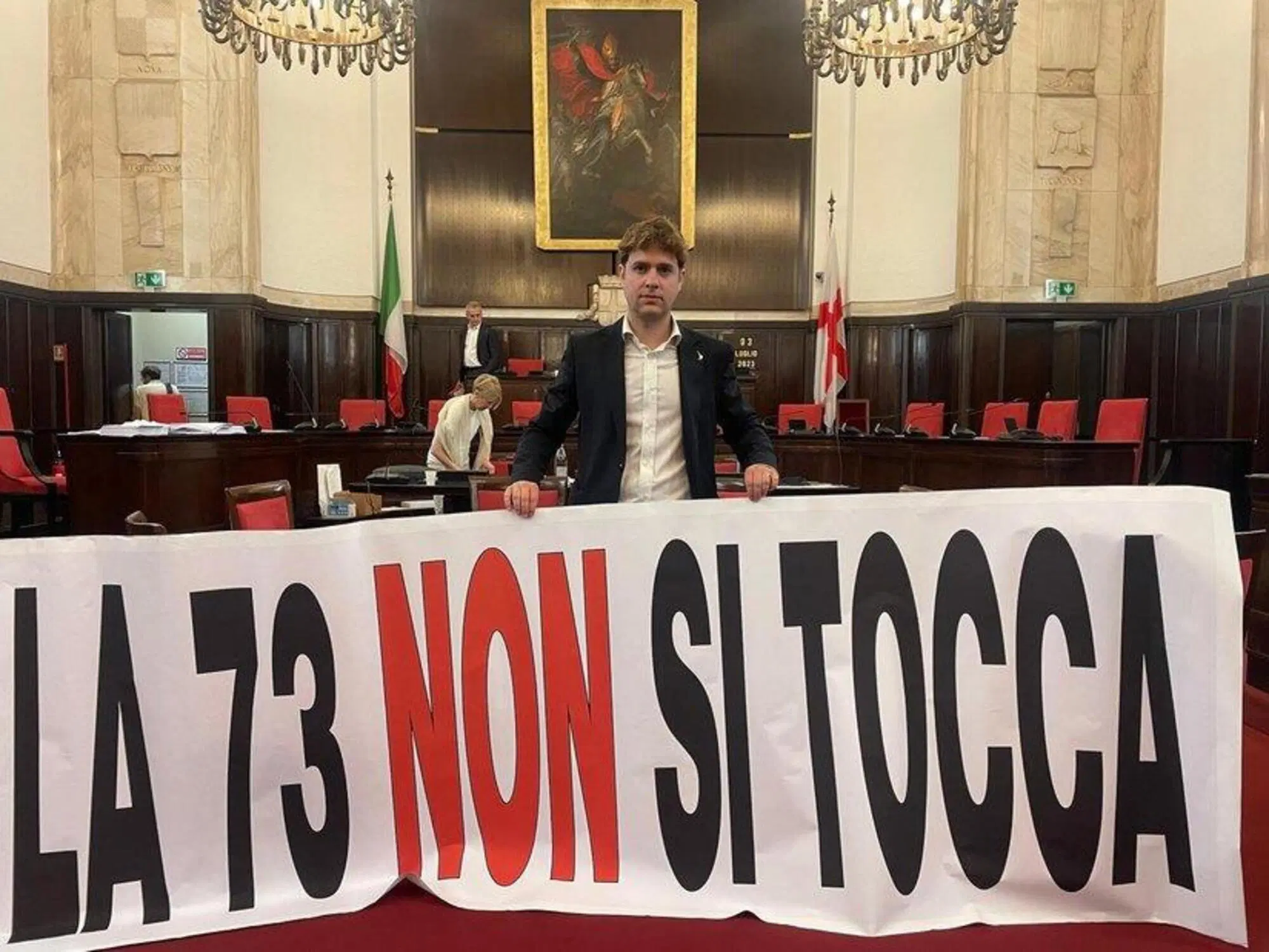 Il consigliere Alessandro Verri (Lega) protesta contro la soppressione della linea 73 