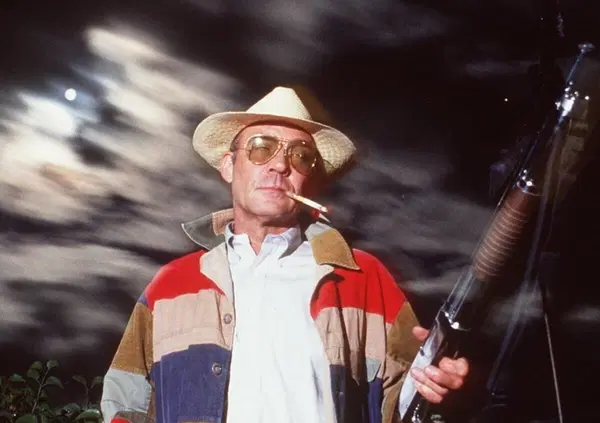 Un inedito di Hunter Thompson per l'anniversario della nascita, il padre del gonzo journalism: &ldquo;Un uomo deve essere qualcosa&rdquo;