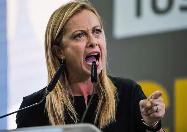 Il professor D&rsquo;Orsi contro tutti: &ldquo;La Meloni &egrave; un'urlatrice al mercato e la Schlein &egrave; il vuoto. Finiremo come Singapore o l&rsquo;Egitto di Al-Sisi&rdquo;