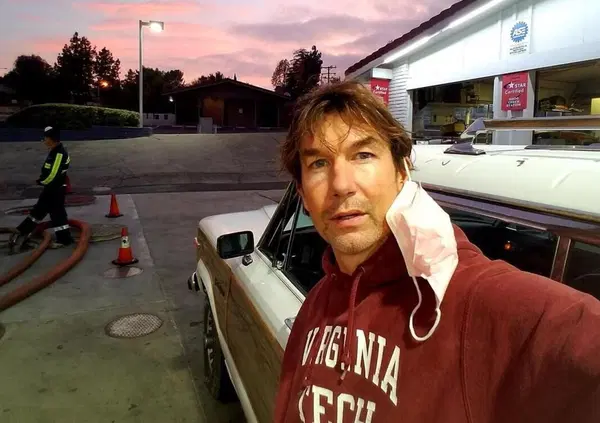 Camion in fiamme, "Il mio amico Ultraman" fa l'eroe anche nella vita reale