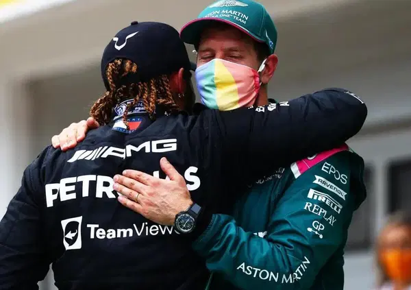Quando Sebastian Vettel rivel&ograve; a Lewis Hamilton il razzismo in Formula 1: "Mi disse che alcuni team..."