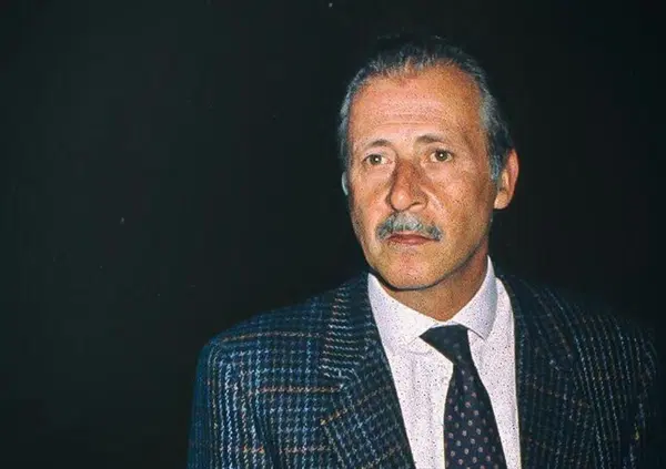 Un altro segreto su Borsellino: dopo l'agenda rossa sparite anche le telefonate in entrata. C&rsquo;era il nome del &ldquo;traditore&rdquo;? 